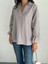 Kadın Arkası Asimetrik Yırtmaç Kesim Detaylı Cizgili Bluz Gömlek - Gri -Vlmr 3