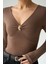 Kahve Kalp Yaka Gold Toka Detaylı Bluz 4