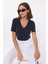 Kadın Günlük V Yaka Kısa Kollu Tişört Siyah 11