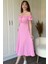 Omuzları Açık Gofre Kumaş Midi Pembe Elbise 4