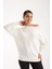 Kadın Beyaz Kayık Yaka Triko Bluz 3