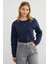 3 Iplik Kalp Aksesuarlı Crop Sweatshirt 1