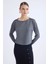 Omuzu Düğmeli Geniş Yaka Bluz 1