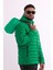 Erkek Yeşil Rüzgar Geçirmez Kapüşonlu Taşınabilir Çantalı Elyaf Dolgulu Hafif Spor Mont 1