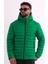 Erkek Yeşil Rüzgar Geçirmez Kapüşonlu Taşınabilir Çantalı Elyaf Dolgulu Hafif Spor Mont 4