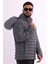 Erkek Gri Rüzgar Geçirmez Kapüşonlu Taşınabilir Çantalı Elyaf Dolgulu Hafif Spor Mont 1