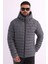 Erkek Gri Rüzgar Geçirmez Kapüşonlu Taşınabilir Çantalı Elyaf Dolgulu Hafif Spor Mont 3