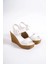 Perla Tokalı Lastikli Dolgu Topuklu Ortopedik Taban Hasır Görünümlü Kadın Sandalet Ckt - Beyaz 4