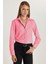 Kadın Slim Fit Dar Kesim Uzun Kollu Pamuklu Vücuda Oturan Dokulu Pembe Basic Gömlek 1