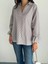 Kadın Arkası Asimetrik Yırtmaç Kesim Detaylı Cizgili Bluz Gömlek - Gri 3