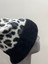Kadın Yumuşacık Leopar Desenli Akrilik Kumaş Saçaklı Tüylü Bere – Sıcak Tutucu Kışlık Şapka 3