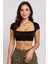 Kadın Siyah Sırt Dekolteli ve Boyundan Bağlamalı Yarım Kol Crop Top Bluz – Şık, Rahat ve Kolay Kombinlenebilir 1