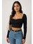 Kadın Siyah Uzun Kol Göğüs Dekolteli Şık Crop Top Bluz – Şık, Rahat ve Kolay Kombinlenebilir 1