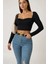 Kadın Siyah Uzun Kol Göğüs Dekolteli Şık Crop Top Bluz – Şık, Rahat ve Kolay Kombinlenebilir 2