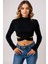Kadın Siyah Çapraz Bel Detaylı Dik Yaka Uzun Kol Crop Top Bluz – Şık, Rahat ve Kolay Kombinlenebilir 7