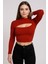Kadın Kırmızı Göğüs Dekolteli Uzun Kollu Cut Out Crop Top Bluz – Şık, Rahat ve Kolay Kombinlenebilir 2