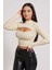 Kadın Ekru Göğüs Dekolteli Uzun Kollu Cut Out Crop Top Bluz – Şık, Rahat ve Kolay Kombinlenebilir 1