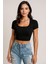 Kadın Siyah Yarım Kol Düz Yaka Crop Top Bluz – Şık, Rahat ve Kolay Kombinlenebilir 1