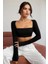 Kadın Siyah Uzun Kol Göğüs ve Sırt Dekolteli Crop Top Bluz – Şık, Rahat ve Kolay Kombinlenebilir 1