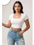 Kadın Beyaz Yarım Kol Düz Yaka Crop Top Bluz – Şık, Rahat ve Kolay Kombinlenebilir 1