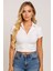 Kadın Beyaz Yarım Fermuarlı ve Kısa Kollu Crop Top Bluz – Şık, Rahat ve Kolay Kombinlenebilir 1