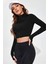 Kadın Siyah Uzun Kol Fermuarlı Parmak Geçme Detaylı Dik Yaka Crop Top Bluz 5