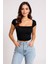 Kadın Siyah Kare Yaka Yarım Kol Göğüs Dekolteli Crop Top Bluz – Şık, Rahat ve Kolay Kombinlenebilir 1