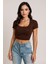 Kadın Kahverengi Yarım Kol Düz Yaka Crop Top Bluz – Şık, Rahat ve Kolay Kombinlenebilir 1