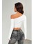 Kadın Asimetrik Yaka Uzun Kollu Crop T-Shirt Beyaz 6
