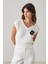 Krem V Yaka Nakış Detaylı Kolsuz Triko 8