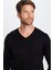 Erkek Standart Fit Normal Kesim Yumuşak Dokulu Tüylenmeyen Siyah V Yaka Triko Kazak 3