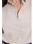 Kadın Slim Fit Dar Kesim Vücuda Oturan Uzun Kollu Açık Bej Basic Gömlek 3