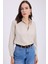 Kadın Slim Fit Dar Kesim Vücuda Oturan Uzun Kollu Açık Bej Basic Gömlek 4