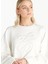 Bisiklet Yaka Nakışlı Ekru Kadın Sweatshırt TBWRTS1023 3