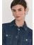 Koyu Indigo Metal Düğmeli Midi Denim Gömlek Elbise - Modern Kesim Koyu Yıkama Kot Gömlek Elbise. 4