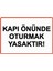 Kapı Önünde Oturmak Yasaktır! Isg Uyarı Levhası Pvc A5 15X21 cm 1