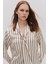 Çizgi Desenli Yakası Broş Detaylı Saten Bluz 2