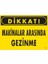 Dikkat Makinalar Arasında Gezinme Uyarı Levhası 25X35 KOD:221 1