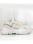 Beyaz Kalın Tabanlı Spor Ayakkabı – Altın Detaylı, Rahat ve Şık 1