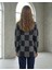 Kadın Kare Desenli Gri-Siyah V Yaka Simli Kazak 3