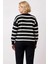 Kadın Çizgili V Yaka Düğmeli Uzun Kollu Triko Hırka Rahat Kesim Günlük Şıklık ve Konforlu Tasarım 5