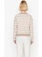 Kadın V Yaka Düğmeli Crop Kesim Düşük Kol Çizgili Desenli Yumuşak Dokulu Triko Hırka Rahat 5