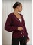 Kadın Bordo Incili Triko Hırka – V Yaka, Çift Sıra Inci Düğmeli, Rahat Kalıp 2