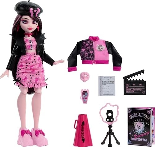 Die Grup Monster High Kolej Ceketi, Yıllık, Senaryo ve Film Dekorları Dahil, Film Kulübü Temalı Gizemli Yıllık Draculaura Bebek ve Aksesuar Seti, HXW30 görsel 2