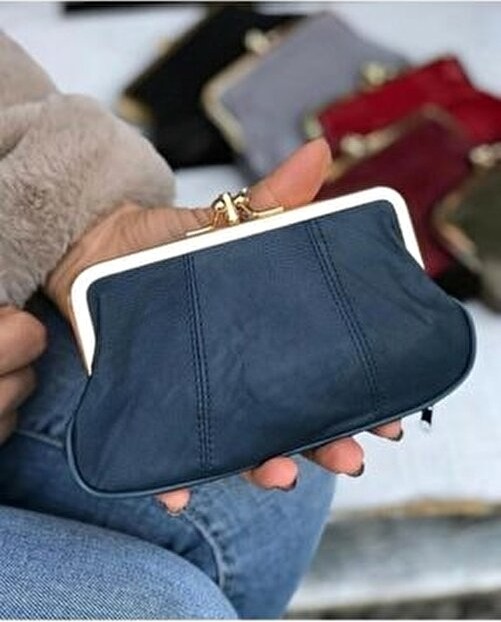 Erzeno Deri Klipsli Kadın Cüzdan Yatay Tip Küçük Boy Minimalist Stil Bej Renk Düz Desen