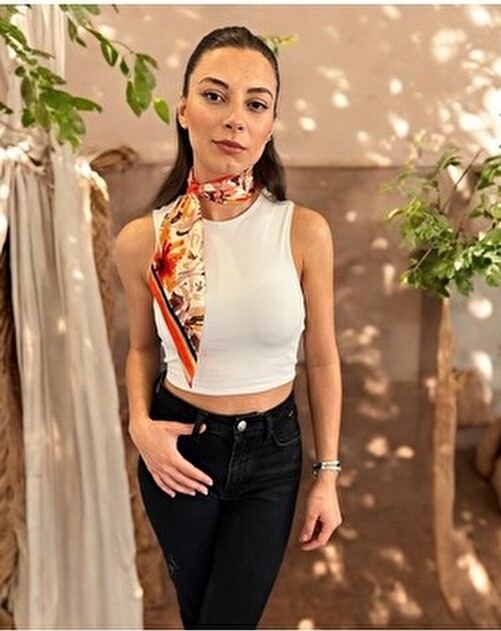Tua Orange Flower Desen Çok Renkli Bandana/fular Polyester Kumaş Kadın Aksesuarı Şık ve Zarif görsel 5