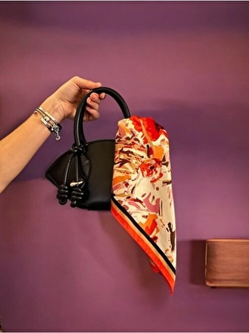 Tua Orange Flower Desen Çok Renkli Bandana/fular Polyester Kumaş Kadın Aksesuarı Şık ve Zarif görsel 6