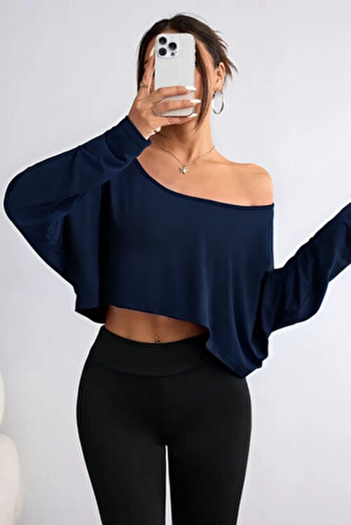 Tarz Cool Lacivert Kadın Oversize Düşük Omuz Kayık Yaka Pamuklu Uzun Kollu Crop T-Shirt