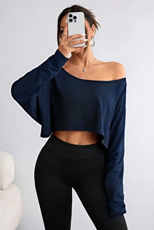 Tarz Cool Lacivert Kadın Oversize Düşük Omuz Kayık Yaka Pamuklu Uzun Kollu Crop T-Shirt görsel 4