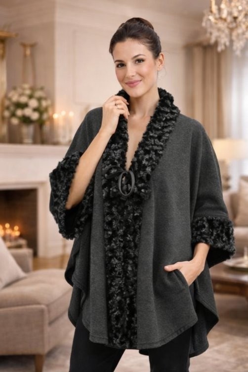 Fresh Moda Kadın Kürk Detaylı Geniş Kalıp Dökümlü Panço görsel 5